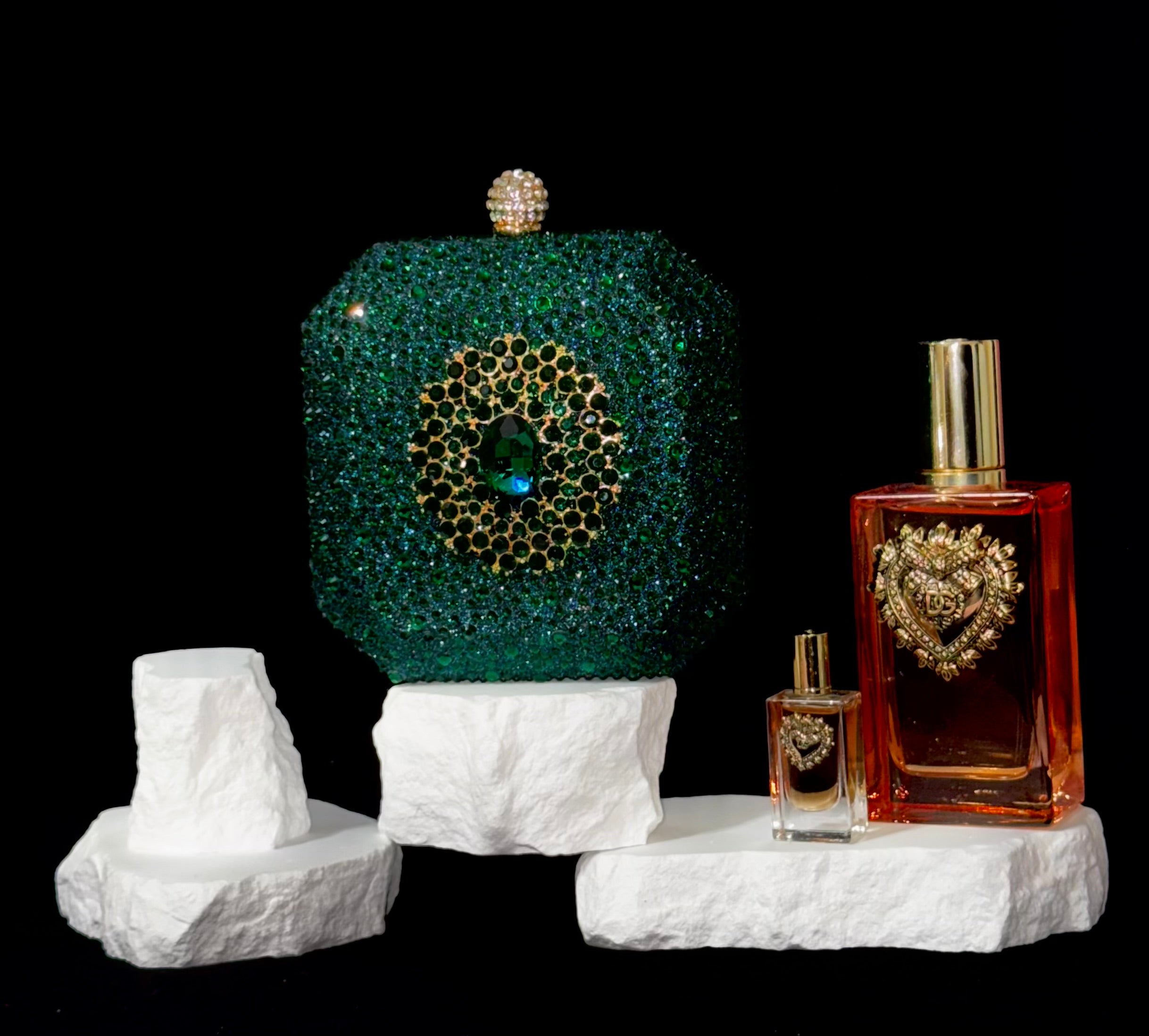 Emerald Elegance- The Art of luxury and Allure